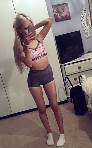pregnant teen nude selfie